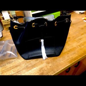 MICHAEL Michael Kors Greenwich Medium Bucket Leather Crossbody Bag - Bla…